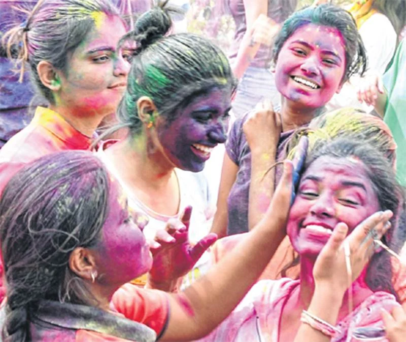 Holi colors ke nuksan
