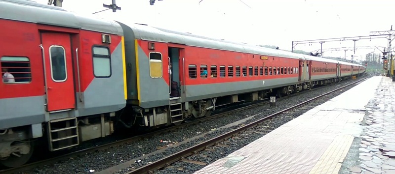 Western Railway to introduce 'KAVACH' technology on Mumbai Central-Ahmadabad/Ratlam route; here's how it will help - Vimarsana News