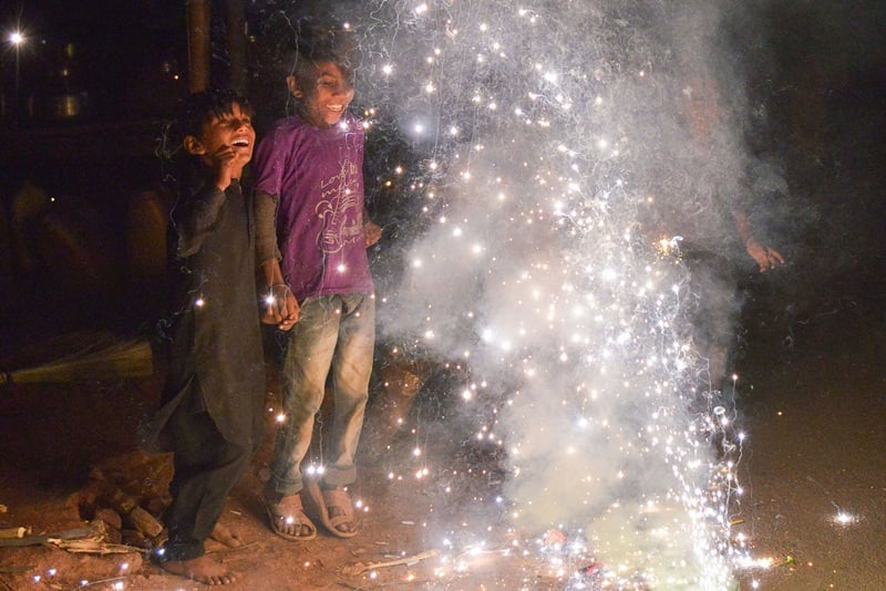 Workers, the axis of Sivakasi's fireworks industry, toil and sweat to fight odds - Vimarsana News