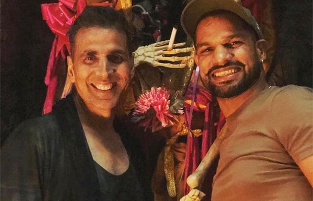 Akshay Kumar receives a surprise visit from cricketer Shikhar Dhawan on  sets of 'Housefull 4'; shares pic on social media