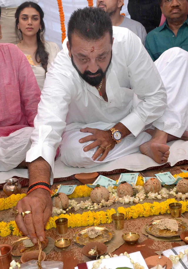 Actor Sajay Dutt performs Pind-daan rituals of his father Sanjay Dutt and mother Nargis at Rani Ghat in Varanasi. Actor Sajay Dutt performs Pind-daan rituals of his father Sanjay Dutt and mother Nargis at Rani Ghat in Varanasi.