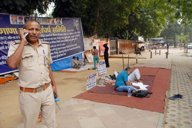 Dharma and rallies are still being held at Jantar Mantar even after the NGT order in New Delhi. Dharma and rallies are still being held at Jantar Mantar even after the NGT order in New Delhi.