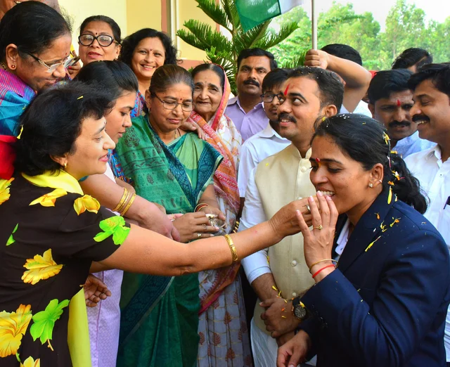 Shooter Tejaswini Sawant being welcomed by her relatives and supporters on her arrival in Kolhapur, Maharashtra on Sunday after winning gold at the Commonwealth Games 2018. Shooter Tejaswini Sawant being welcomed by her relatives and supporters on her arrival in Kolhapur, Maharashtra on Sunday after winning gold at the Commonwealth Games 2018.