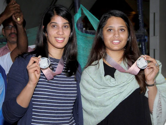 Squash players Joshna Chinappa and Dipika Pallikal Karthik display their Commonwealth medals on arrival at Chennai airport Squash players Joshna Chinappa and Dipika Pallikal Karthik display their Commonwealth medals on arrival at Chennai airport