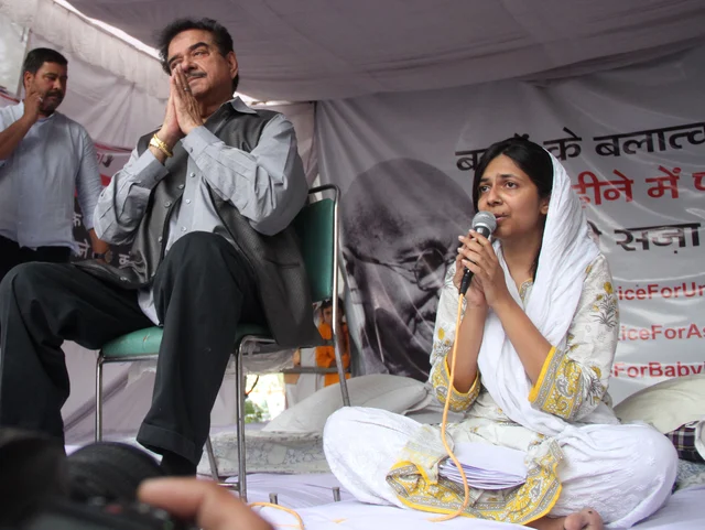 BJP MP and Actor Shatrugan Sinha comes in Support of DCW Chief Swati Maliwal’s hunger strike at Raj Ghat in New Delhi BJP MP and Actor Shatrugan Sinha comes in Support of DCW Chief Swati Maliwal’s hunger strike at Raj Ghat in New Delhi 