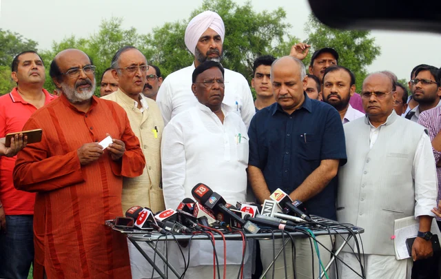 Finance Ministers of different opposition ruled states addressing the media after calling on the President with their grievances about the terms of the 15th Finance Commission at Vijay Chowk in New Delhi. Finance Ministers of different opposition ruled states addressing the media after calling on the President with their grievances about the terms of the 15th Finance Commission at Vijay Chowk in New Delhi.