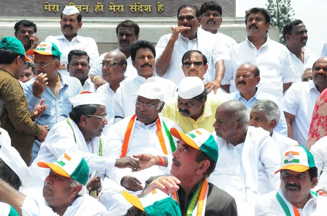 JD(S) chief and former PM HD Deve Gowda and Congress leaders Ghulam Nabi Azad, Mallikarjun Kharge and Siddaramaiah at Vidhan Soudha, Bengaluru during a sit-in demonstration organised jointly by JD-S and Congress to protest against B.S. Yeddyurappa’s swearing-in as the Karnataka Chief Minister. JD(S) chief and former PM HD Deve Gowda and Congress leaders Ghulam Nabi Azad, Mallikarjun Kharge and Siddaramaiah at Vidhan Soudha, Bengaluru during a sit-in demonstration organised jointly by JD-S and Congress to protest against B.S. Yeddyurappa’s swearing-in as the Karnataka Chief Minister.