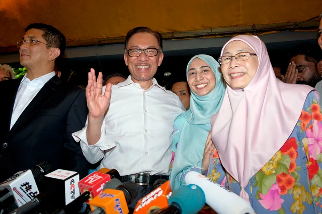 Malaysia’s reformist icon Anwar Ibrahim has been freed from custody after receiving a royal pardon, paving the way for a political comeback following his alliance’s stunning election victory. Malaysia’s reformist icon Anwar Ibrahim has been freed from custody after receiving a royal pardon, paving the way for a political comeback following his alliance’s stunning election victory. 