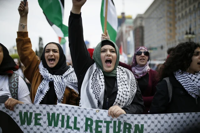 People shout slogans during a protest at Grant Park in Chicago, the United States. Several hundred Palestinian Americans and their supporters rallied here to protest against the opening of the U.S. embassy in Jerusalem and denounced Israeli forces’ recent violence in Gaza. People shout slogans during a protest at Grant Park in Chicago, the United States. Several hundred Palestinian Americans and their supporters rallied here to protest against the opening of the U.S. embassy in Jerusalem and denounced Israeli forces’ recent violence in Gaza.