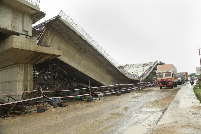 An underconstruction flyover collapses in Basti district. An underconstruction flyover collapses in Basti district.