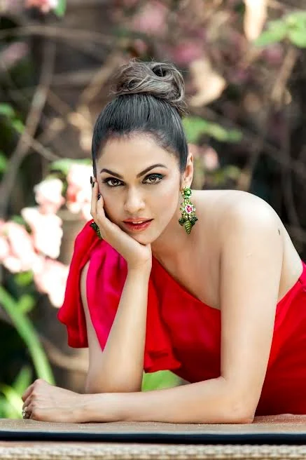 Porno sharbatida katta klitoris