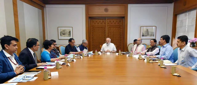 प्रधानमंत्री नरेंद्र मोदी ने स्वास्थ्य योजना आयुष्मान भारत की तैयारियों की समीक्षा की प्रधानमंत्री नरेंद्र मोदी ने स्वास्थ्य योजना आयुष्मान भारत की तैयारियों की समीक्षा की