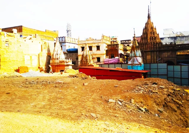 वाराणसी के नक्शे से मिट चुके लाहौरी मोहल्ले के लोग कोस रहे हैं मोदी को !