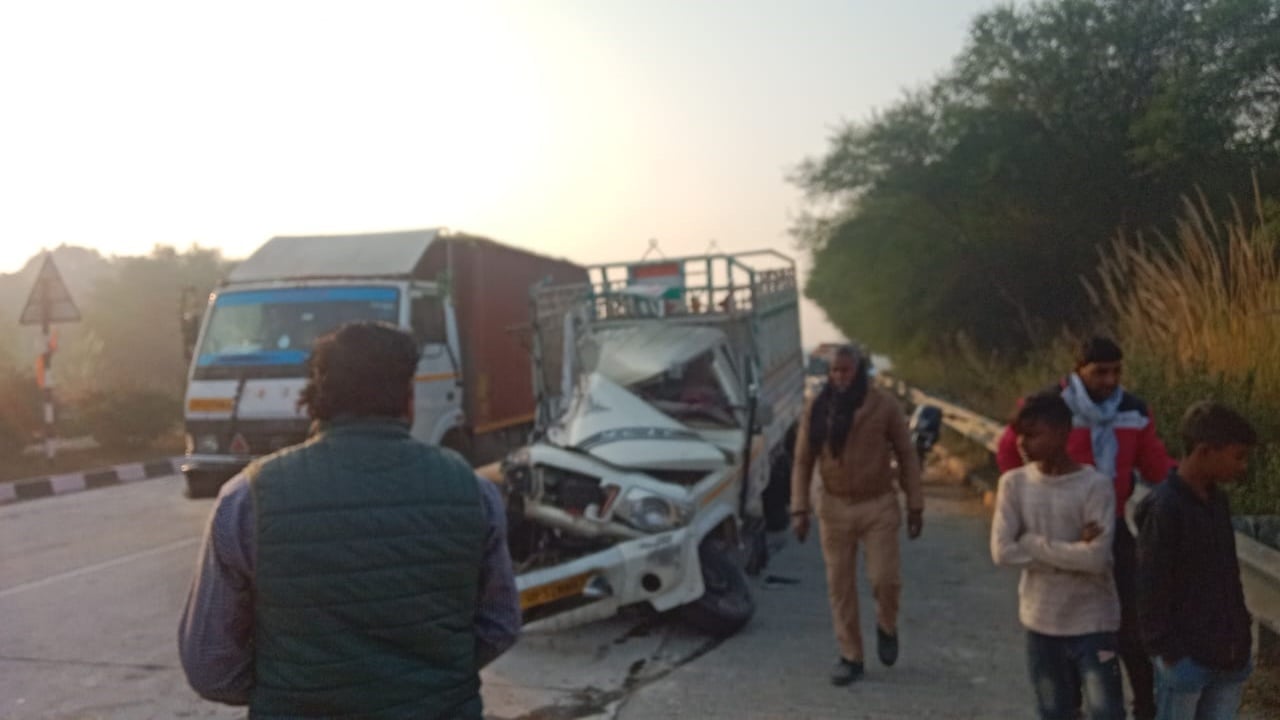 घने कोहरे की वजह से भीषण सड़क हादसा, तीन की मौत 12 घायल