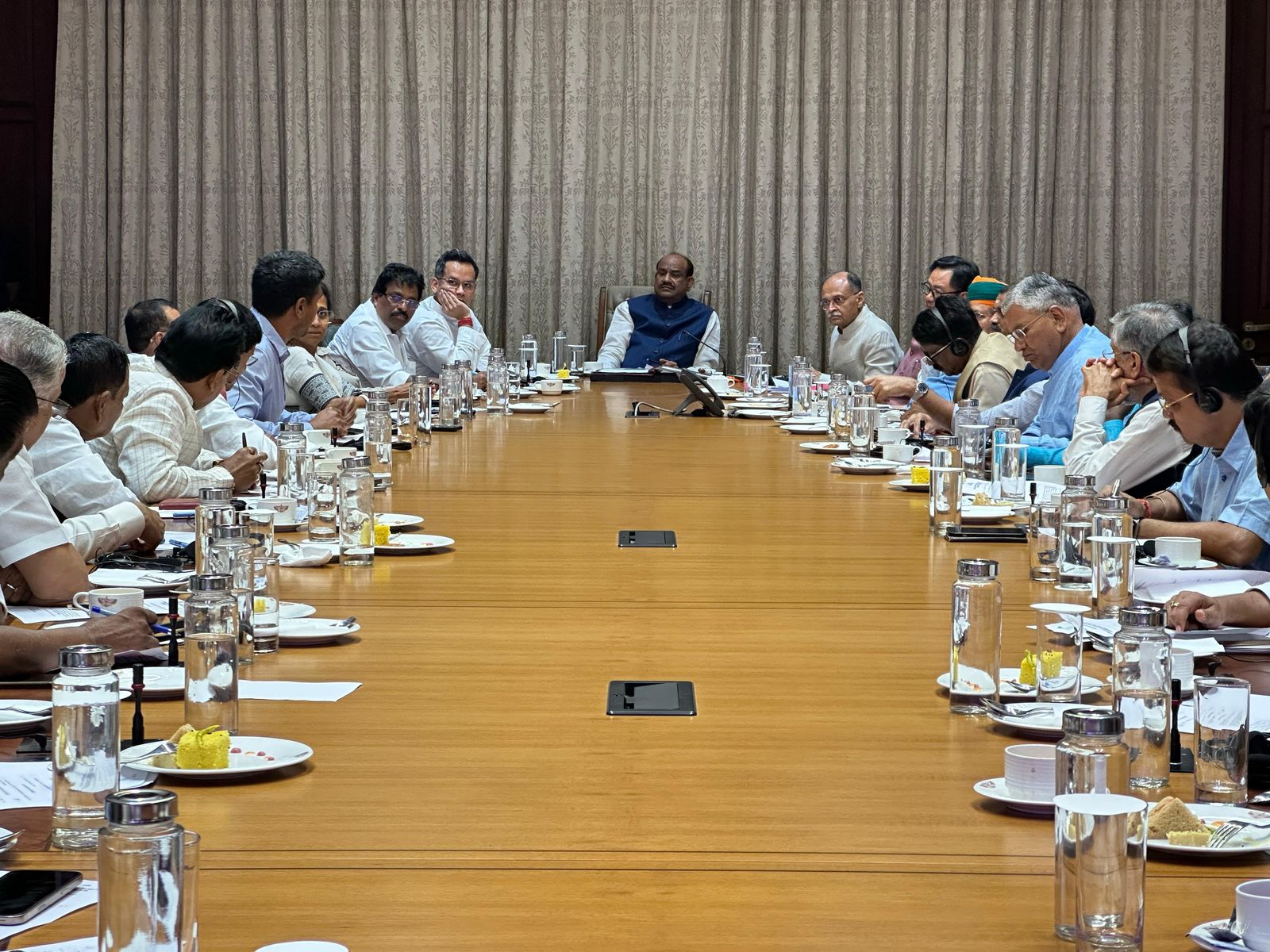 विपक्ष के हंगामे के बाद 'ऑपरेशन सिंदूर' पर चर्चा को तैयार सरकार, राज्यसभा में 9 और लोकसभा में 16 घंटे होगी बहस