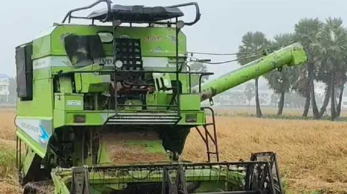 நாகை மாவட்டத்தில் பெய்து வரும் தொடர் சாரல் மழை