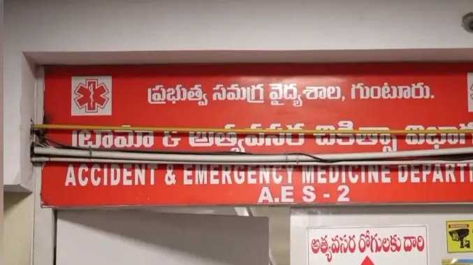 கள்ளக் காதலனை மிரட்ட பெட்ரோல் ஊற்றி தீ வைத்த பெண்