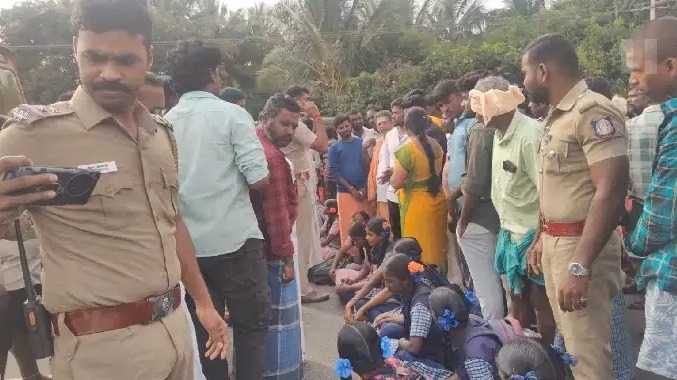 துவரங்குறிச்சி அருகே பள்ளி மாணவிகள் சாலை மறியல்