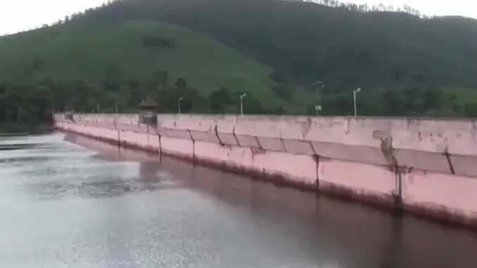 முல்லைப் பெரியாறு அணையில் நீர் திறப்பதை குறைக்க கோரிக்கை