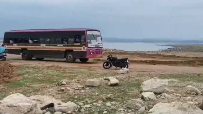 பண்ணவாடி காவிரி ஆற்றில் செம்மண் கொள்ளை