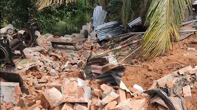 40 வருடங்களாக இருந்த கட்டிடம் இடித்து அகற்றம்