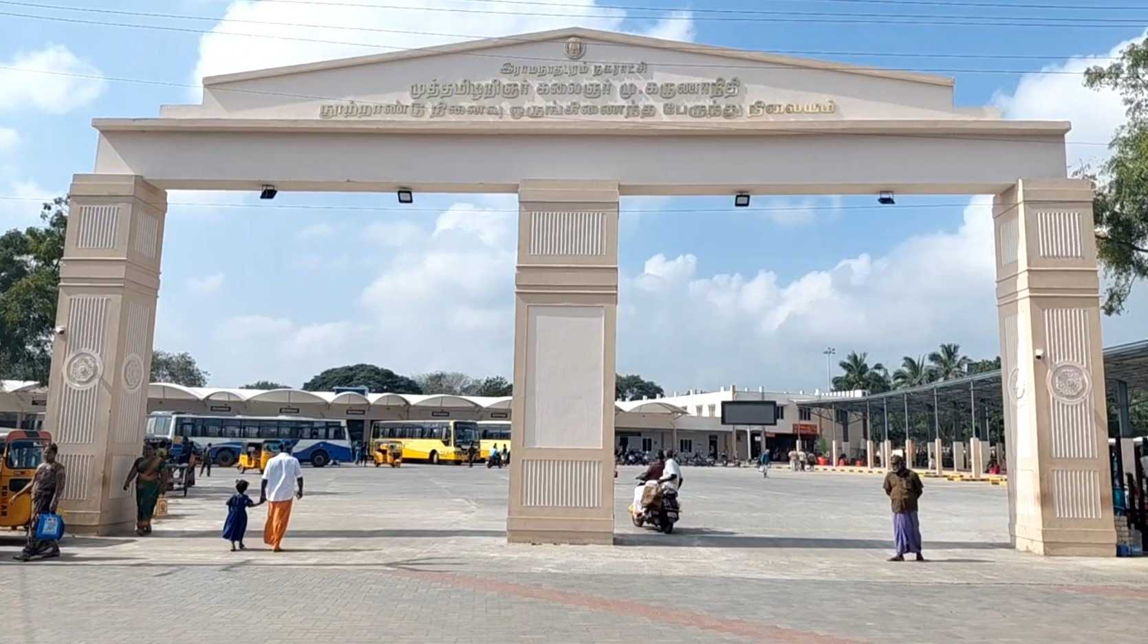 நடைபாதை ஆக்கிரமிப்பு - ஆட்சியர் உத்தரவு