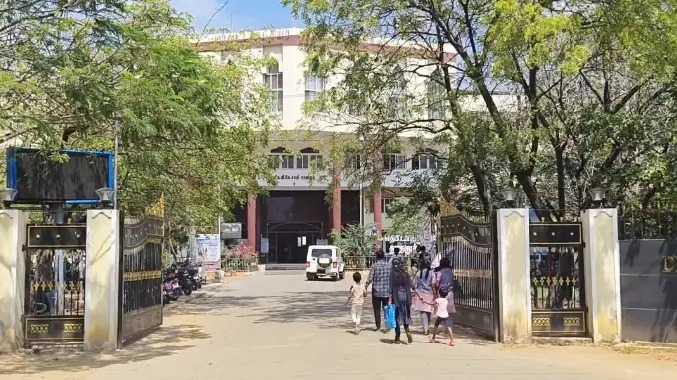 கிராம உதவியாளர்கள் தொடர் காத்திருப்பு போராட்டம்