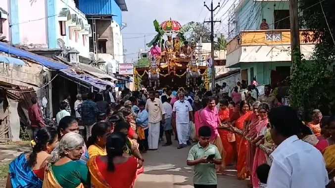 அகத்தீஸ்வரர் கோவிலின் புதிய தேர் வெள்ளோட்டம்