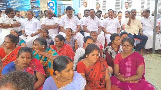 நெய்வேலி தனியார் அனல் மின் நிலையம் முன்பு போராட்டம்
