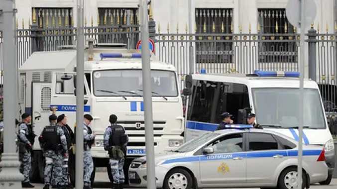 இந்தியர் உட்பட 8 பேரை கத்தியால் கொடூரமாக தாக்கிய சிறுவன்