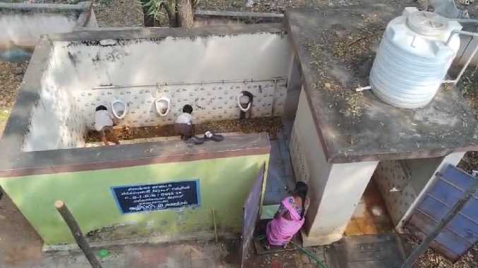 ஆசிரியரின் செயலால் பெற்றோர் அதிர்ச்சி