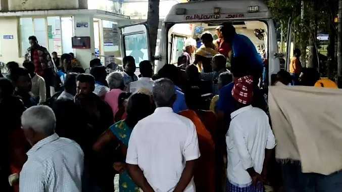 பக்கத்துவீட்டு சண்டையை தடுக்கச் சென்ற தந்தை, மகன்