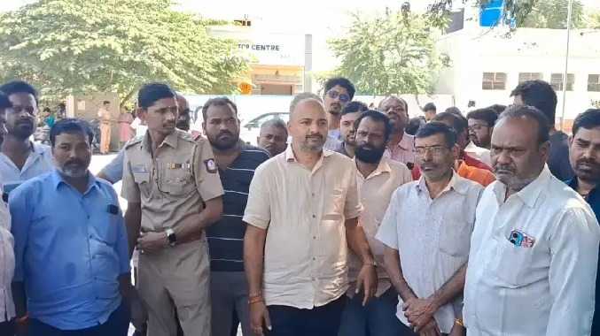 சூரஜின் உடலை வாங்க மறுப்பு தெரிவித்த  உறவினர்கள்