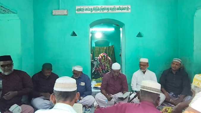 ஒரே தட்டில் சாப்பிட்ட இந்து, முஸ்லீம்