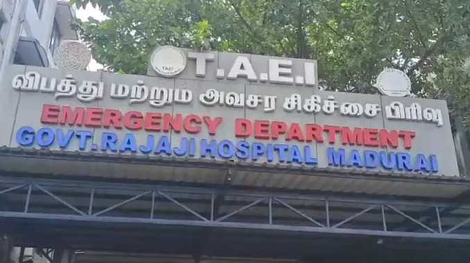 இருசக்கர வாகனத்தின் மீது வேன் மோதி பயங்கர விபத்து