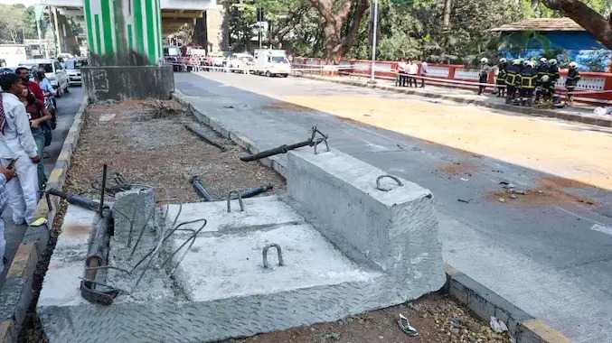 மெட்ரோ ரயில் பாலம் ஸ்லாப் இடிந்து விழுந்த விவகாரம்