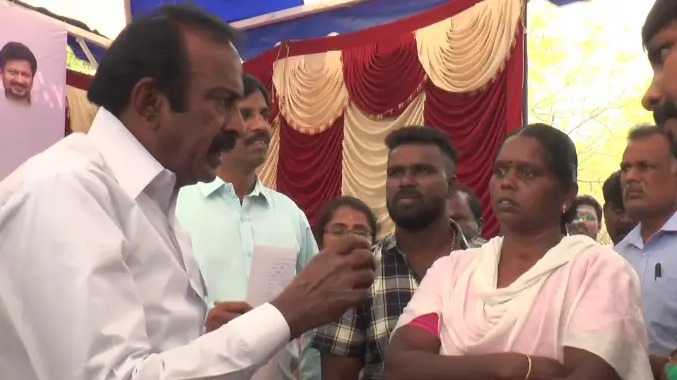 அமைச்சரின் முன்னிலையில் கவுன்சிலருடன் வாக்குவாதம்