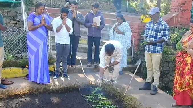 63 -வது மலர் கண்காட்சிக்காக மலர் நாற்று நடவு செய்யும் பணி