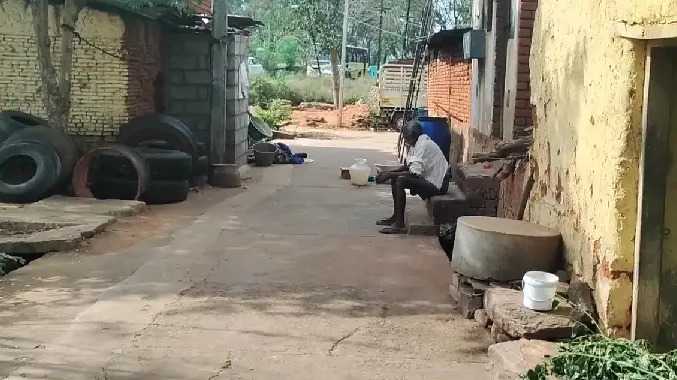 தேனி அருகே 4 வழிச்சாலைக்காக இடிக்கப்பட உள்ள வீடுகள்