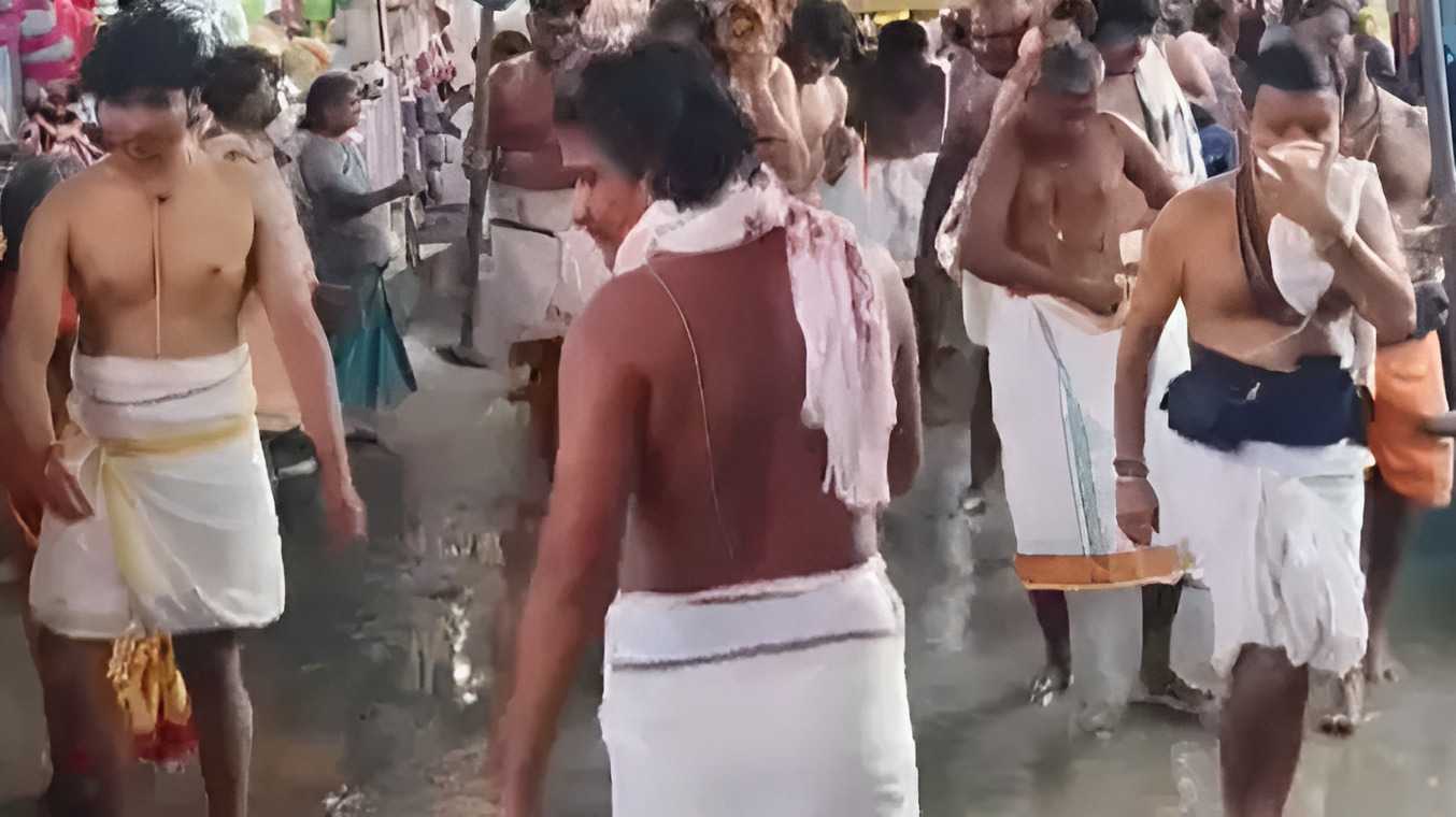 சாமிக்கே இந்த நிலையா? கொதிக்கும் பக்தர்கள்