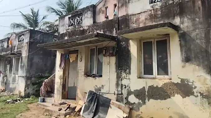 18 ஆண்டுகளுக்கு முன்பு கட்டி கொடுக்கப்பட்ட சுனாமி வீடுகள்