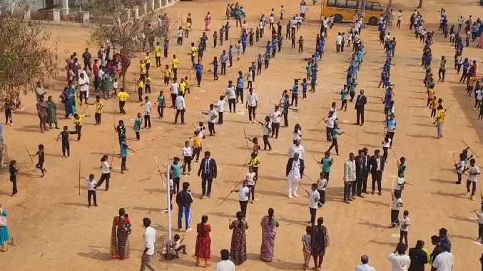 சிலம்பம் மற்றும் கராத்தே வீரர்கள் இணைந்து சாதனை முயற்சி