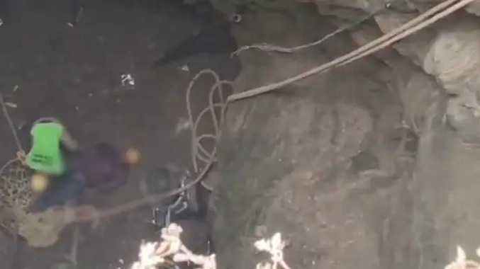 டூ வீலருடன் கிணற்றுக்குள் விழுந்த வட மாநில இளைஞர்