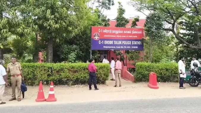 கொள்ளையடிக்க ரயிலில் வந்த 3 பேர் பிடிபட்டனர்