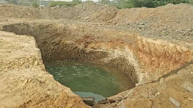 பணியை தடுத்து நிறுத்திய வனத்துறை அதிகாரிகள்