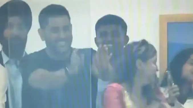 வான்கடே மைதானத்தில் தோனி மற்றும் ரோகித் சர்மா