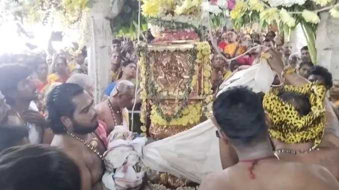 பெரிய மாரியம்மன் கோவில் பூக்குழி திருவிழா கொடியேற்றம்