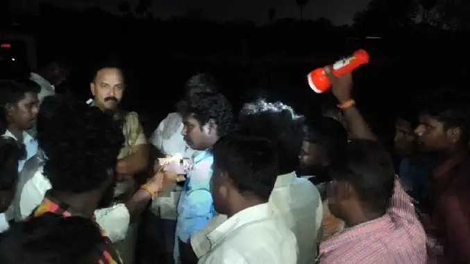 அதிர்ச்சி அடைந்த உறவினர்கள் அரசு மருத்துவமனை மீது புகார்