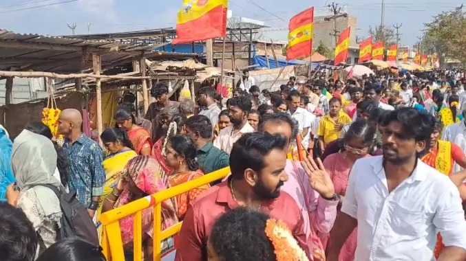 சிறுவாபுரி முருகன் கோயிலில் அலைமோதிய கூட்டம்