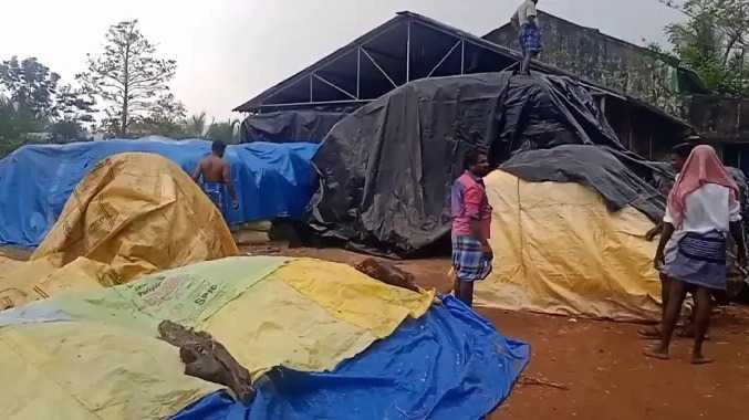 அரசு கொள்முதல் நிலையத்தில் நெல் மூட்டைகள் தேக்கம்